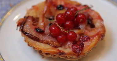 Рецепт Тарталеток с грушами и красной смородиной