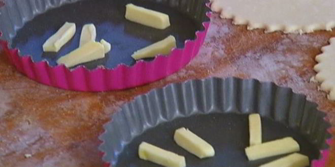 Рецепт тарталеток с грушами и красной смородиной