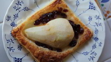 Рецепт Тарталеток с карамелизированной грушей и клюквой