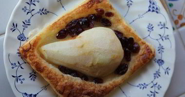 Рецепт Тарталеток с карамелизированной грушей и клюквой