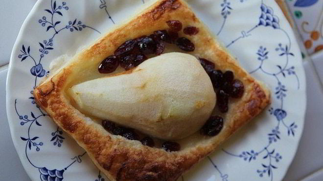 Рецепт тарталеток с карамелизированной грушей и клюквой