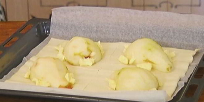 Рецепт тарталеток с карамелизированной грушей и клюквой