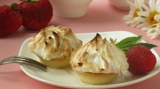 Рецепт Тарталеток с клубникой и мороженым на гриле