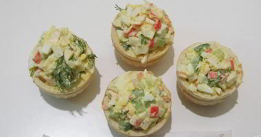 Рецепт Тарталеток с крабовыми палочками и огурцом