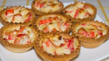 Рецепт Тарталеток с крабовыми палочками и сыром