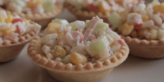Рецепт тарталеток с крабовыми палочками кукурузой и огурцом