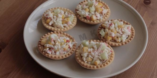 Рецепт тарталеток с крабовыми палочками кукурузой и огурцом