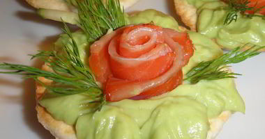 Рецепт Тарталеток с муссом из авокадо и форелью