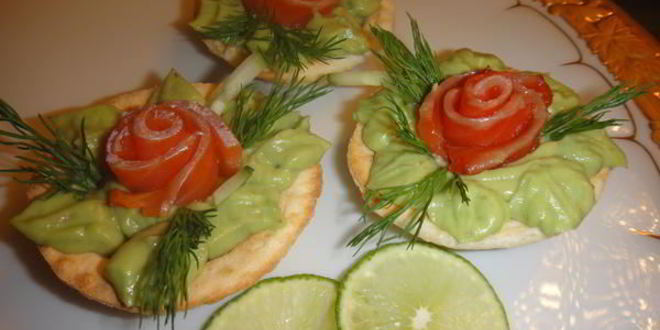 Рецепт тарталеток с муссом из авокадо и форелью