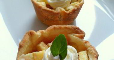 Рецепт Тарталеток с яблоками, орехами и крем-фрешем