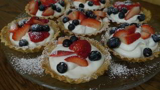 Рецепт Тарталеток с ягодами и взбитыми сливками