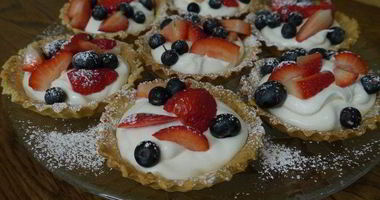 Рецепт Тарталеток с ягодами и взбитыми сливками