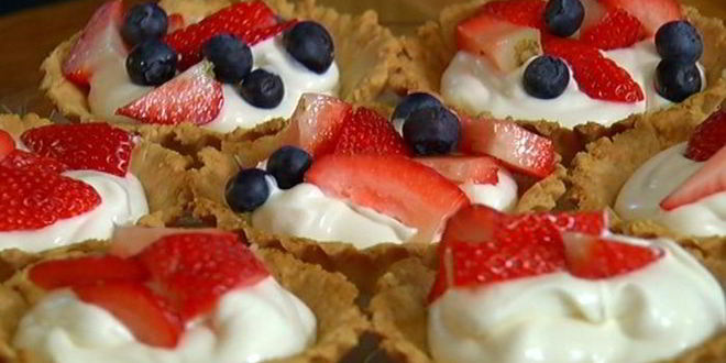 Рецепт тарталеток с ягодами и взбитыми сливками