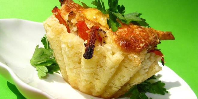 Рецепт Закусочных рисовых тарталеток с запеченными овощами и куриным филе под сыром