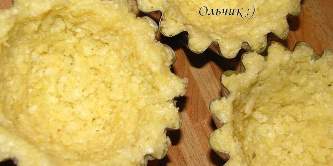 Рецепт закусочных рисовых тарталеток с запеченными овощами и куриным филе под сыром