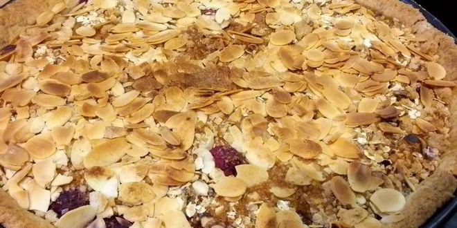 Рецепт фруктового тарта с овсяным штрейзелем