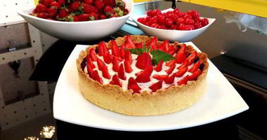 Рецепт Клубничного тарта с творожным кремом и шоколадом