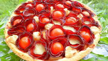 Рецепт Лимонного тарта с помидорками черри, моцареллой и бастурмой