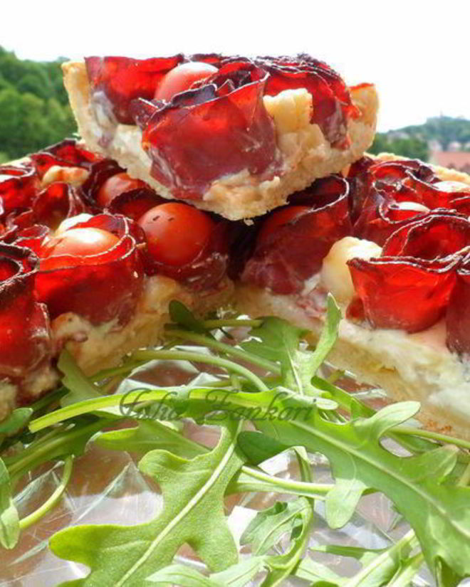 Рецепт лимонного тарта с помидорками черри, моцареллой и бастурмой