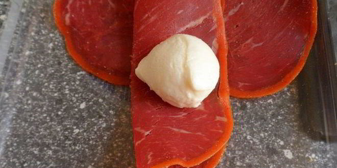 Рецепт лимонного тарта с помидорками черри, моцареллой и бастурмой