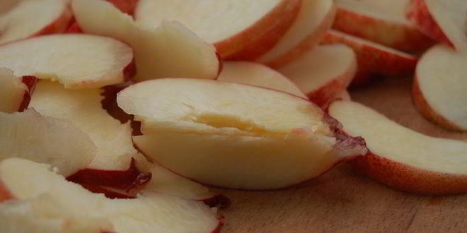 Рецепт миндального тарта с карамелизованными нектаринами