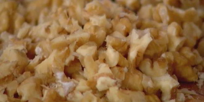 Рецепт рисового тарта с карамелизированным луком, сыром и грецкими орехами