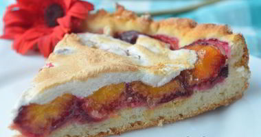 Рецепт Сливового тарта из творожного теста с меренгой