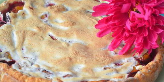 Рецепт сливового тарта из творожного теста с меренгой