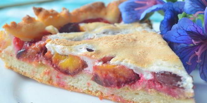 Рецепт сливового тарта из творожного теста с меренгой