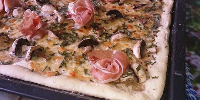 Рецепт Тарта фламбе с шампиньонами