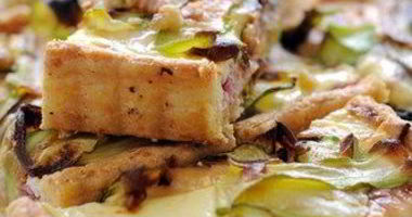 Рецепт Тарта из цукини, прошутто и сыра Таледжио с тестом из поленты