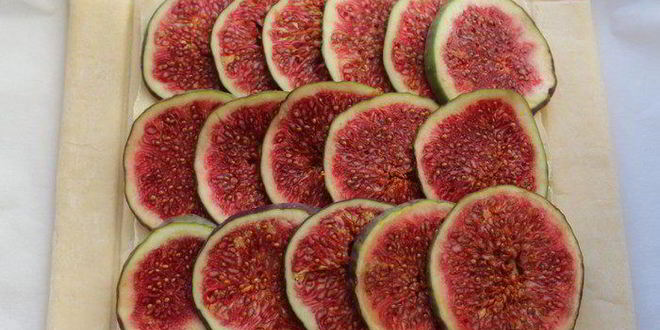 Рецепт тарта с инжиром и сыром бри