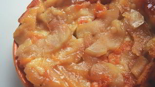 Рецепт Тарта с карамелизованными фруктами на сметанном тесте