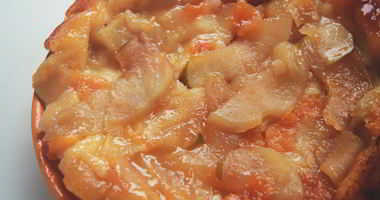 Рецепт Тарта с карамелизованными фруктами на сметанном тесте