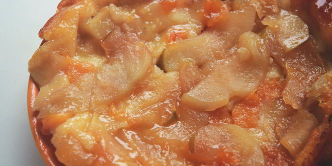 Рецепт Тарта с карамелизованными фруктами на сметанном тесте