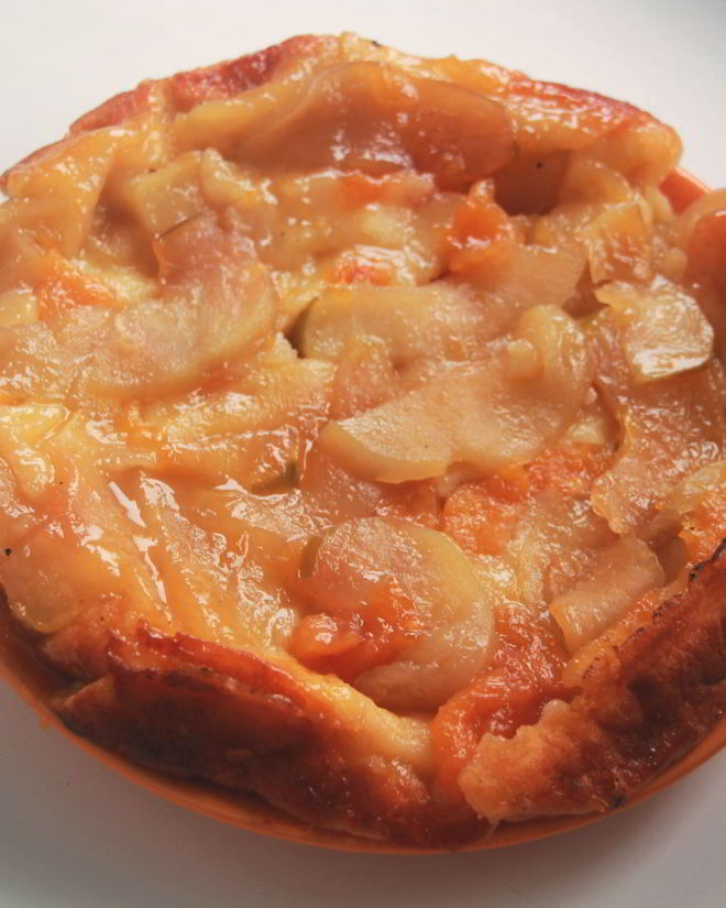 Рецепт тарта с карамелизованными фруктами на сметанном тесте