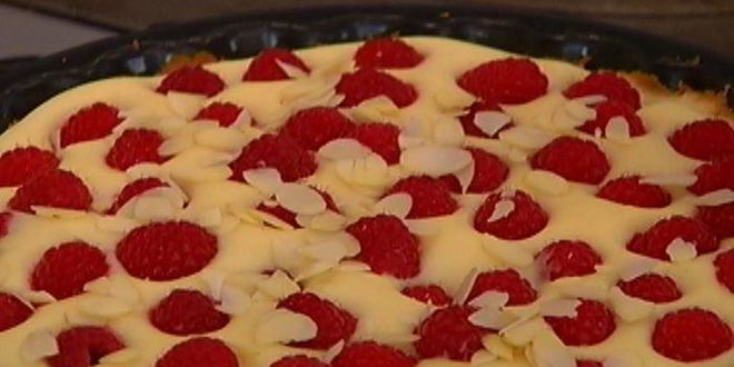 Рецепт тарта с малиной и миндалем