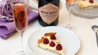 Рецепт Тарта с малиной и розмариновым кремом