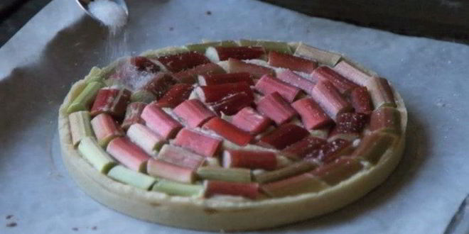 Рецепт тарта с ревенем и миндалем