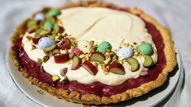 Рецепт тарта с ревенем и сливочным кремом