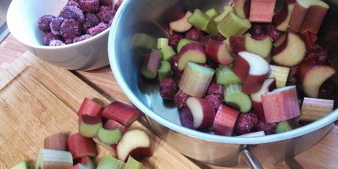 Рецепт тарта с ревенем и сливочным кремом