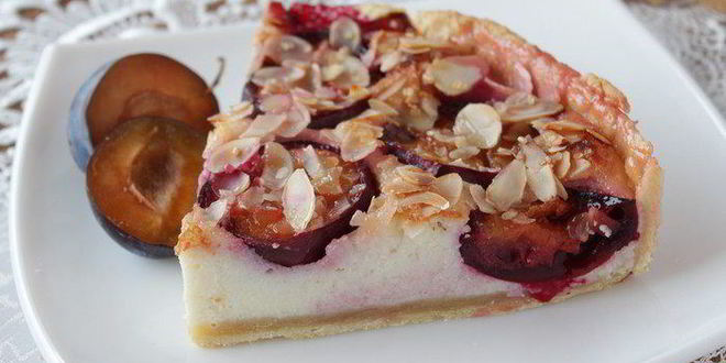 Рецепт тарта со сливами, рикоттой и миндалем