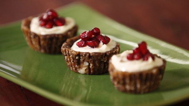 Рецепт тартов из черного шоколада со сливочным кремом