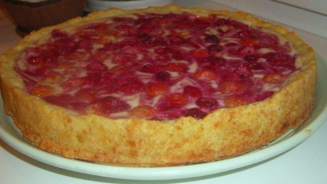 Рецепт творожного тарта с малиной и заварным кремом