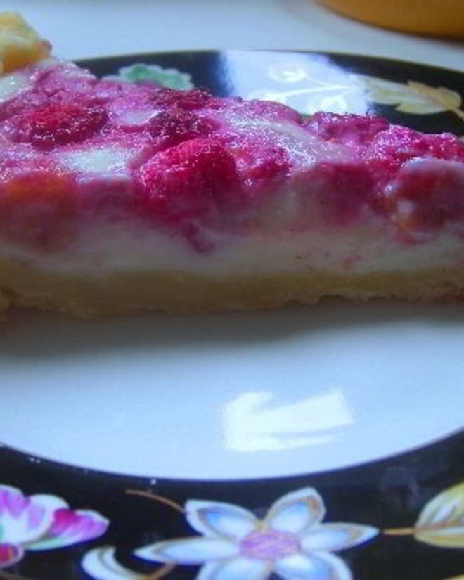 Рецепт творожного тарта с малиной и заварным кремом