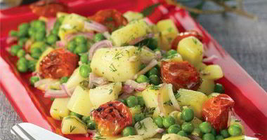 Рецепт Теплой картофельной закуски с зеленым горошком, жареными томатами и укропом