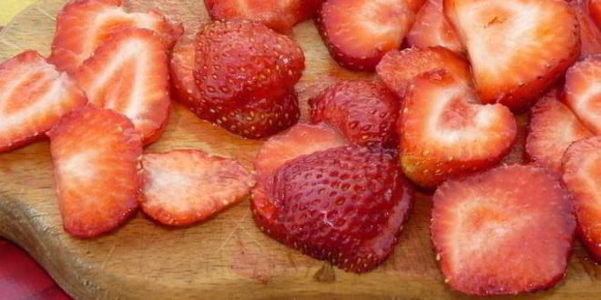 Рецепт сладких тостов с клубникой