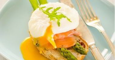 Рецепт Тоста из спаржи и семги