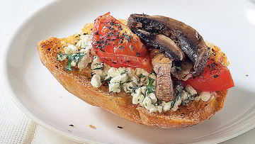 Рецепт Тоста с творогом, помидорами и грибами