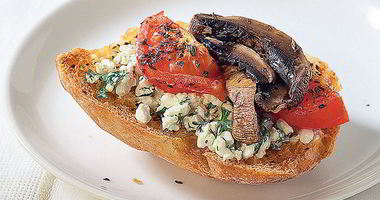 Рецепт Тоста с творогом, помидорами и грибами